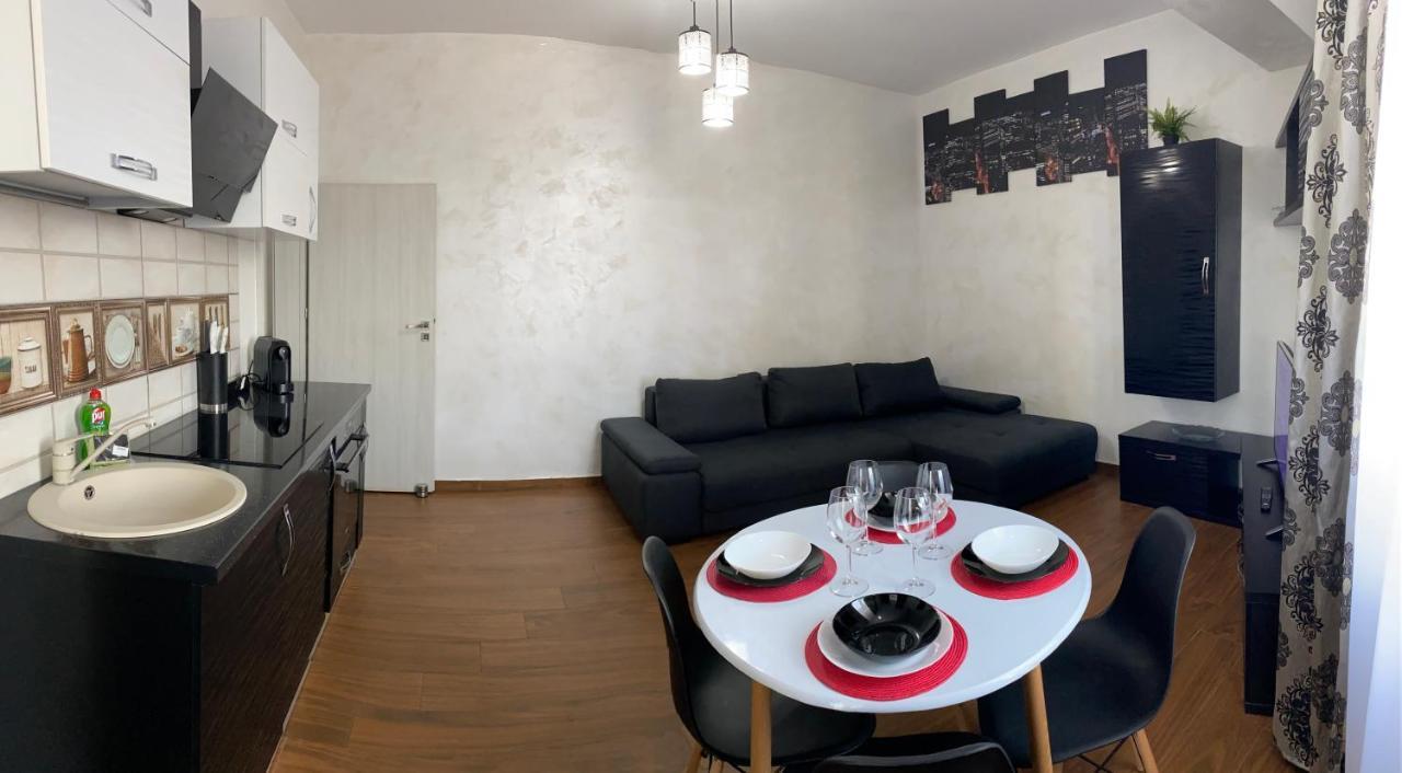 Twin Residence Five Мамая Екстер'єр фото